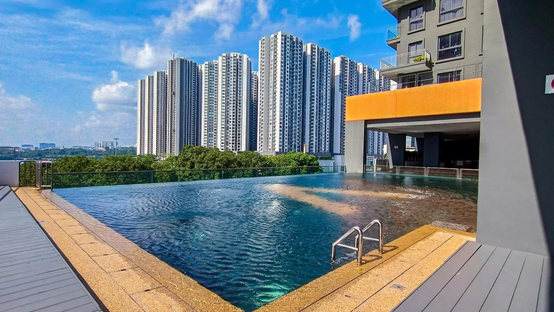 Loft Suite Seaview Near Jb Ciq 6-7Pax Johor Bahru Apartment