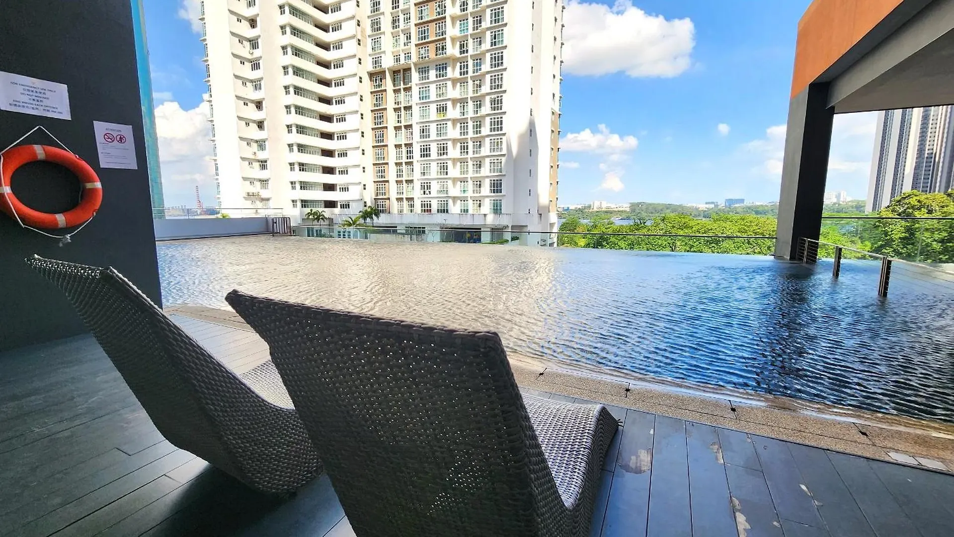 Apartment Loft Suite Seaview Near Jb Ciq 6-7Pax Johor Bahru Ma­lay­sia