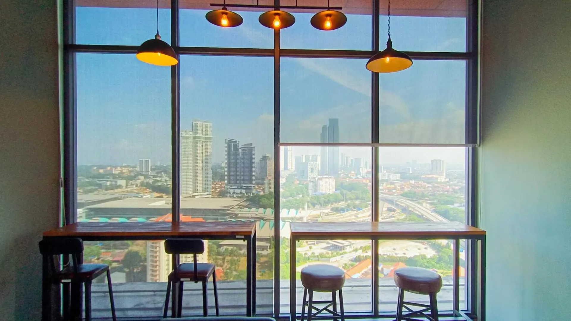 Loft Suite Seaview Near Jb Ciq 6-7Pax Johor Bahru 0*,  Malesia